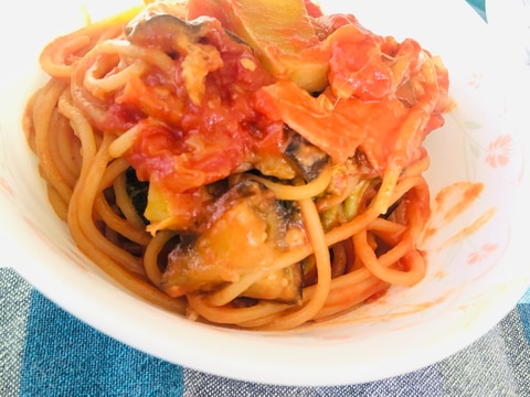 なす・ブロッコリー・ベーコンのトマトソースパスタ